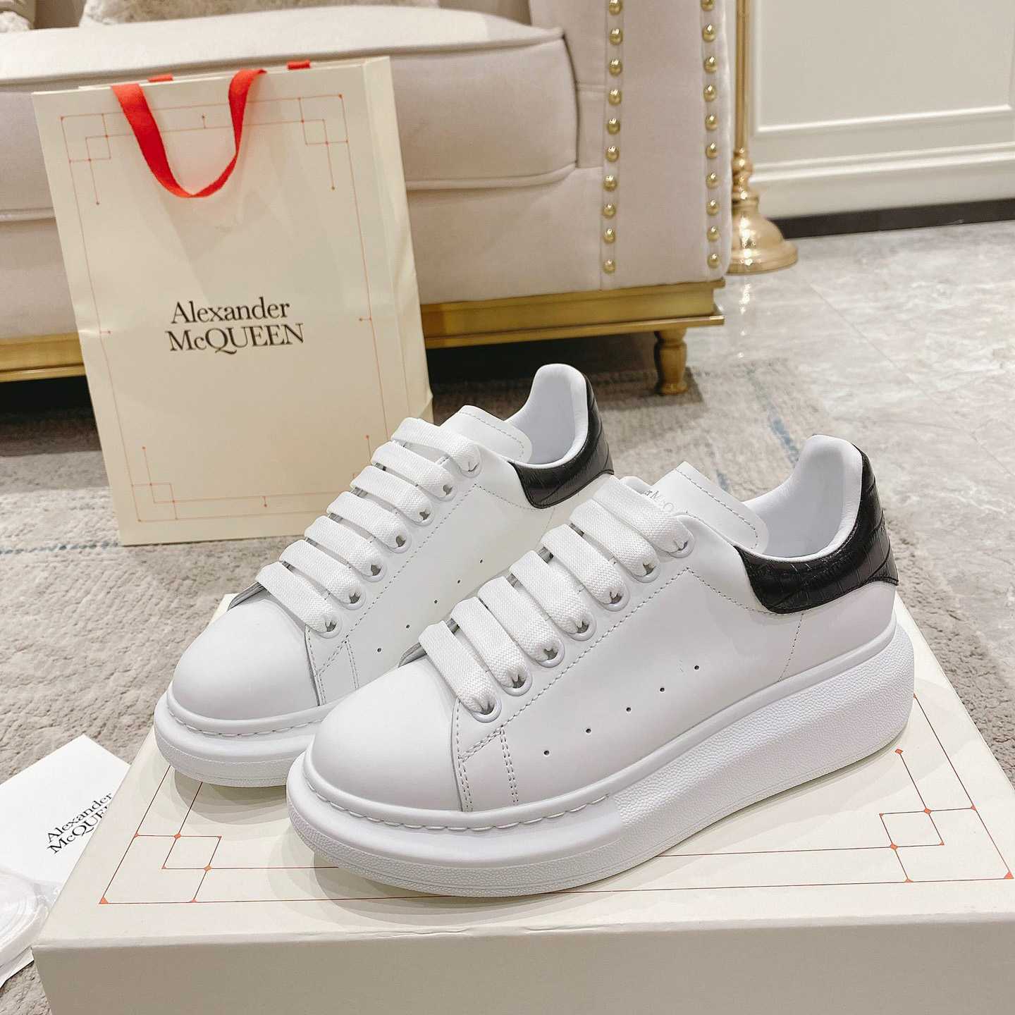 Alexander Mqueen Oversized Sneaker In White/Black - EUR FASHION