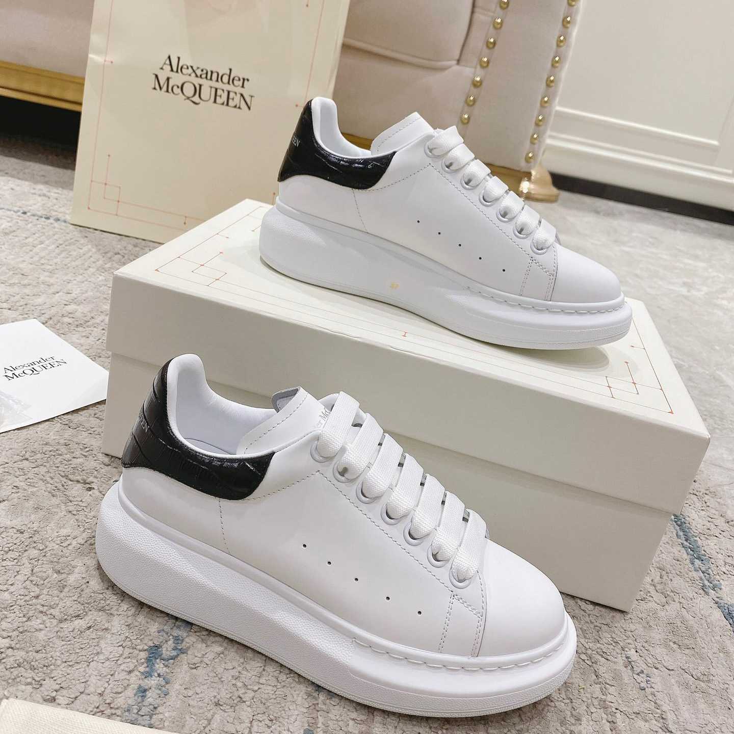 Alexander Mqueen Oversized Sneaker In White/Black - EUR FASHION