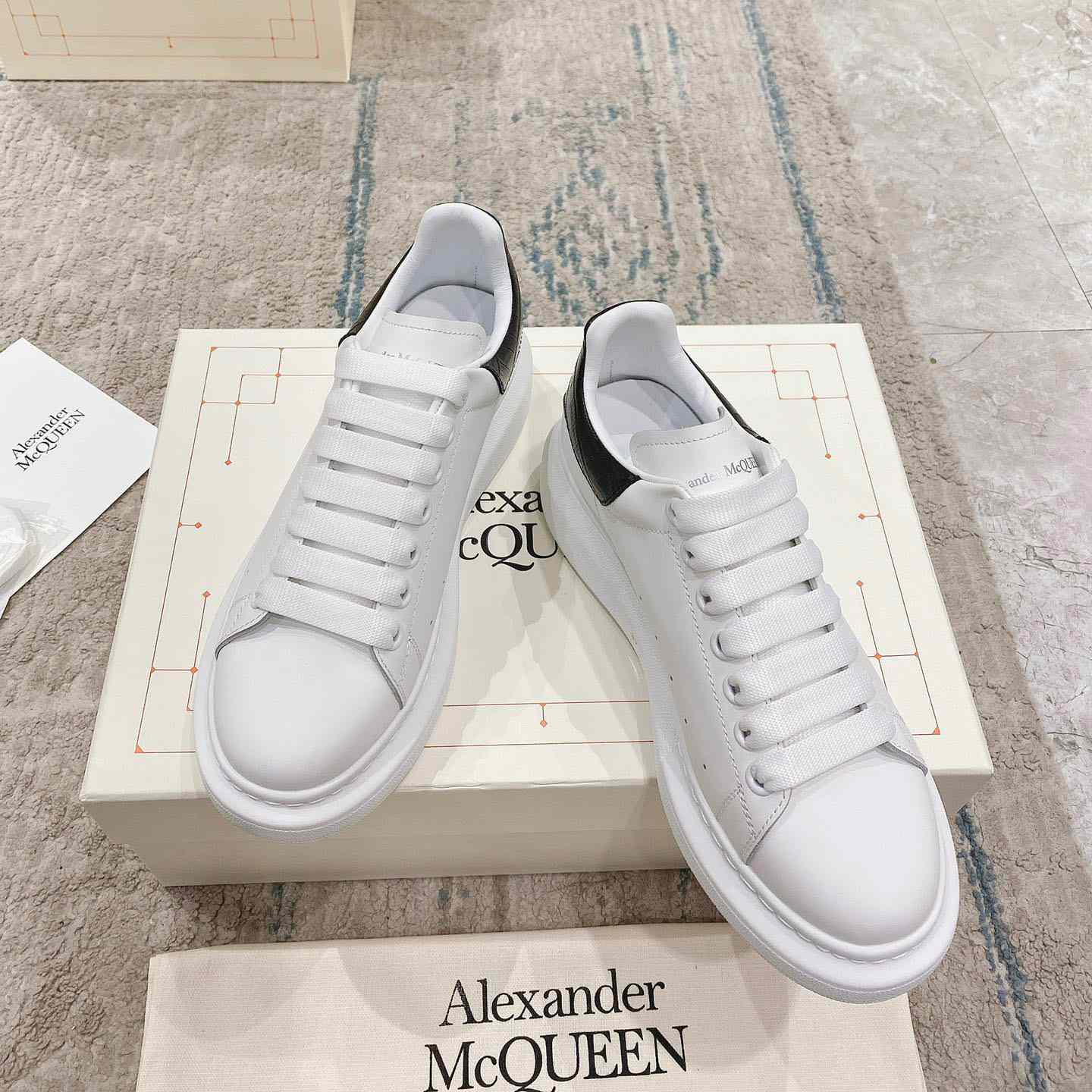 Alexander Mqueen Oversized Sneaker In White/Black - EUR FASHION