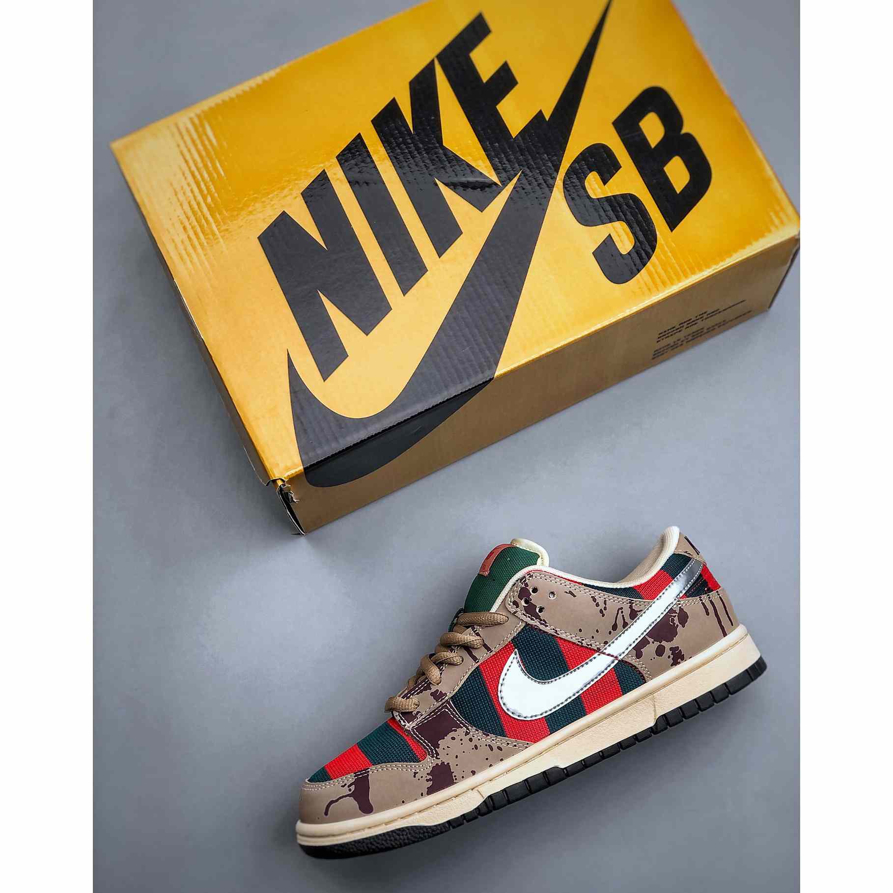 Nike Dunk SB Low Freddy Krueger Sneakers     313170-202 - EUR FASHION