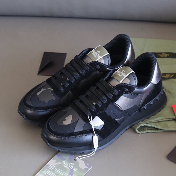 Valenti Garavani Black Rockrunner Sneakers - EUR FASHION