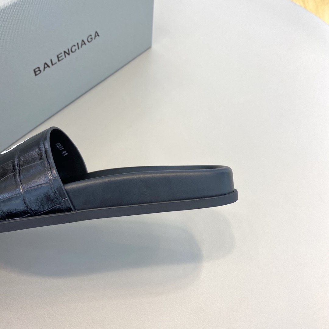 Balenciaga Pool Slide Sandal  - EUR FASHION