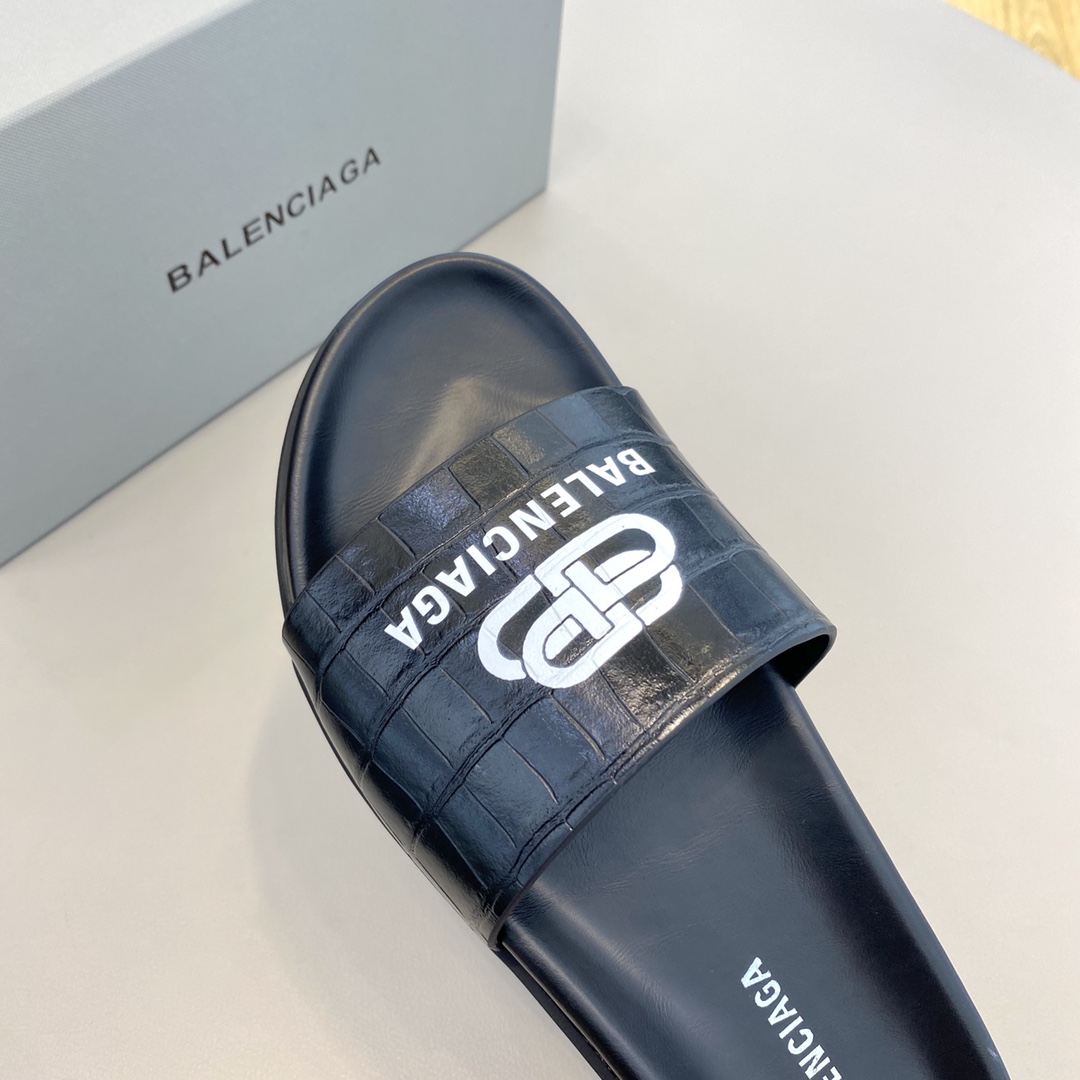 Balenciaga Pool Slide Sandal  - EUR FASHION