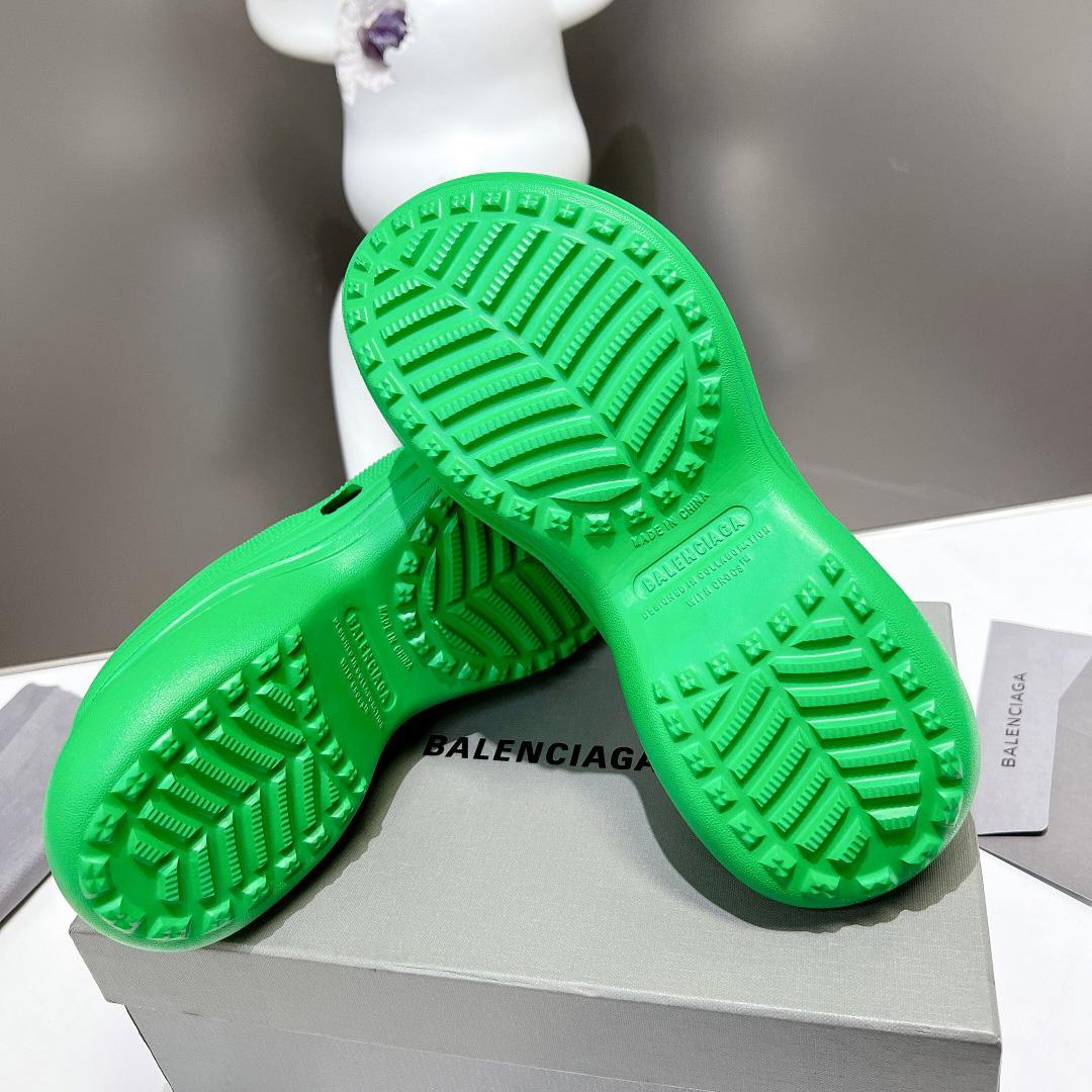 Balenciaga Women's Pool Crocs™ Slide Sandal In Green  - EUR FASHION