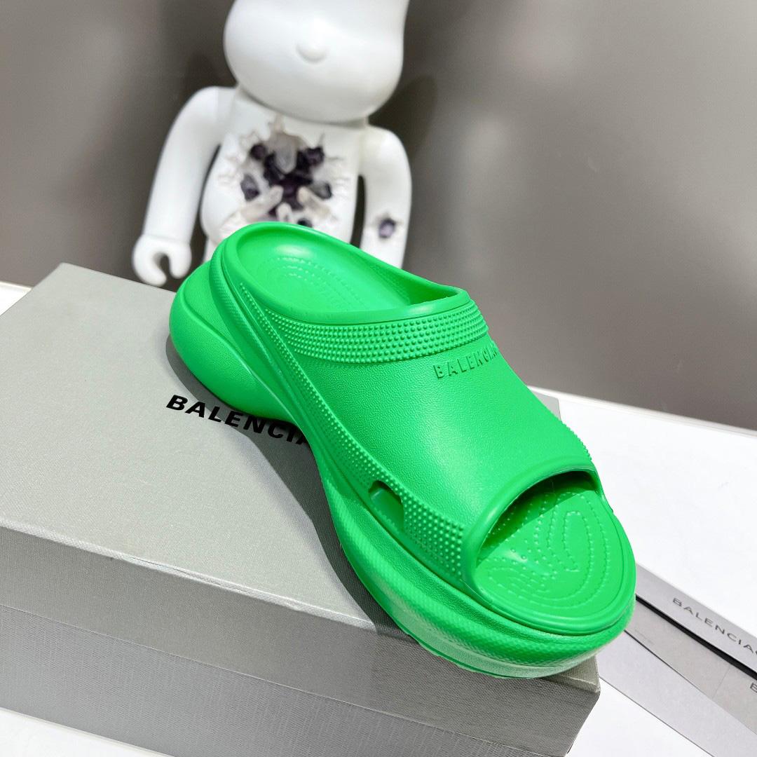 Balenciaga Women's Pool Crocs™ Slide Sandal In Green  - EUR FASHION