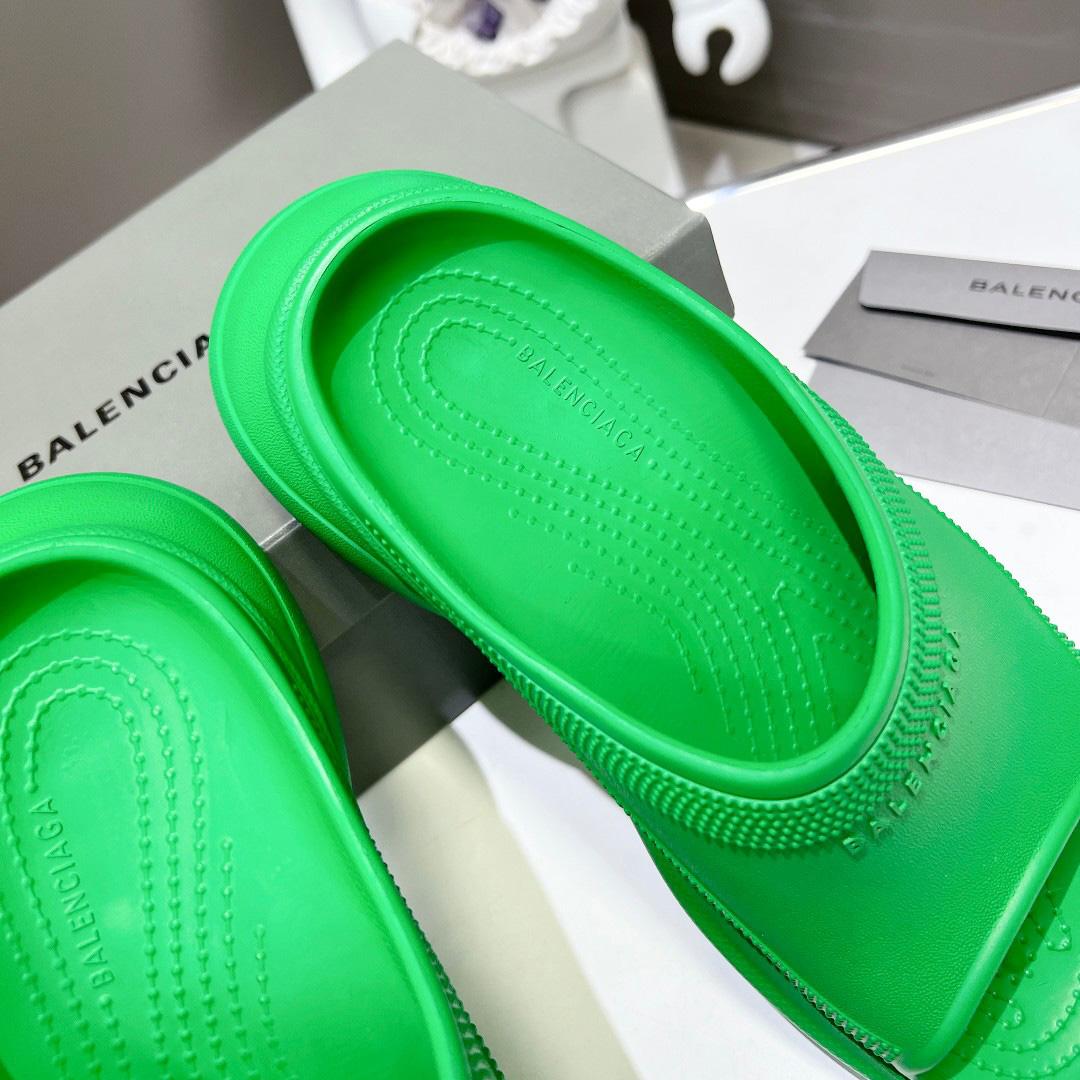 Balenciaga Women's Pool Crocs™ Slide Sandal In Green  - EUR FASHION