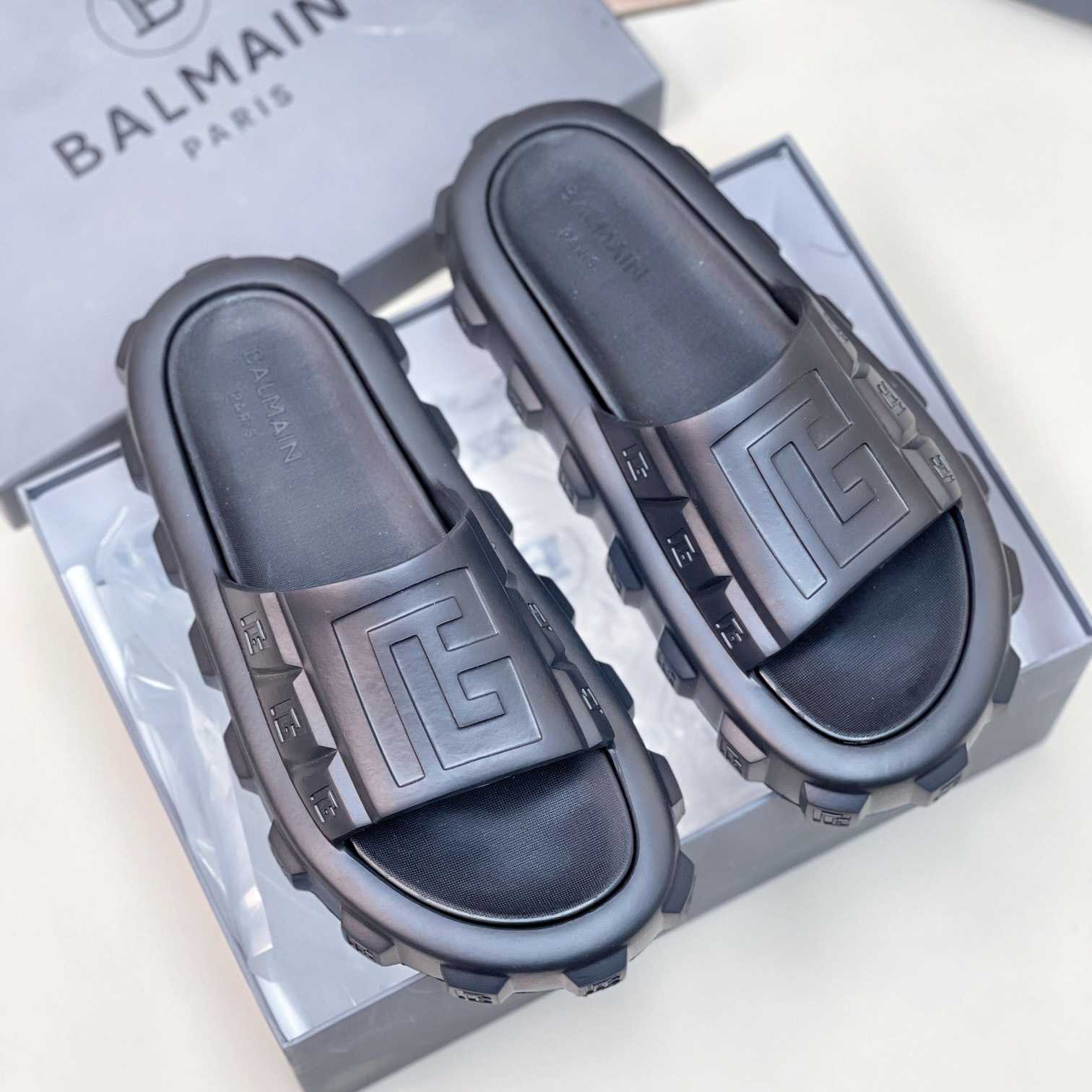 Balmain Ari Flat Mules - EUR FASHION