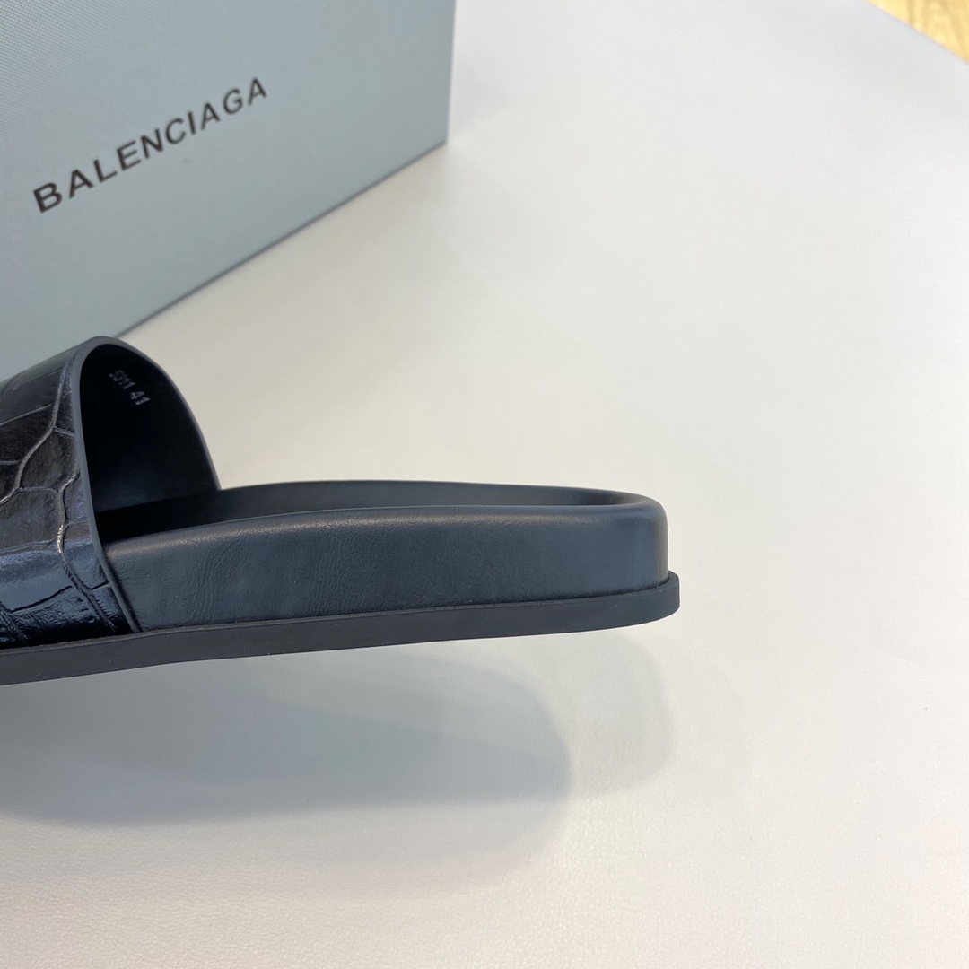 Balenciaga Pool Slide Sandal  - EUR FASHION