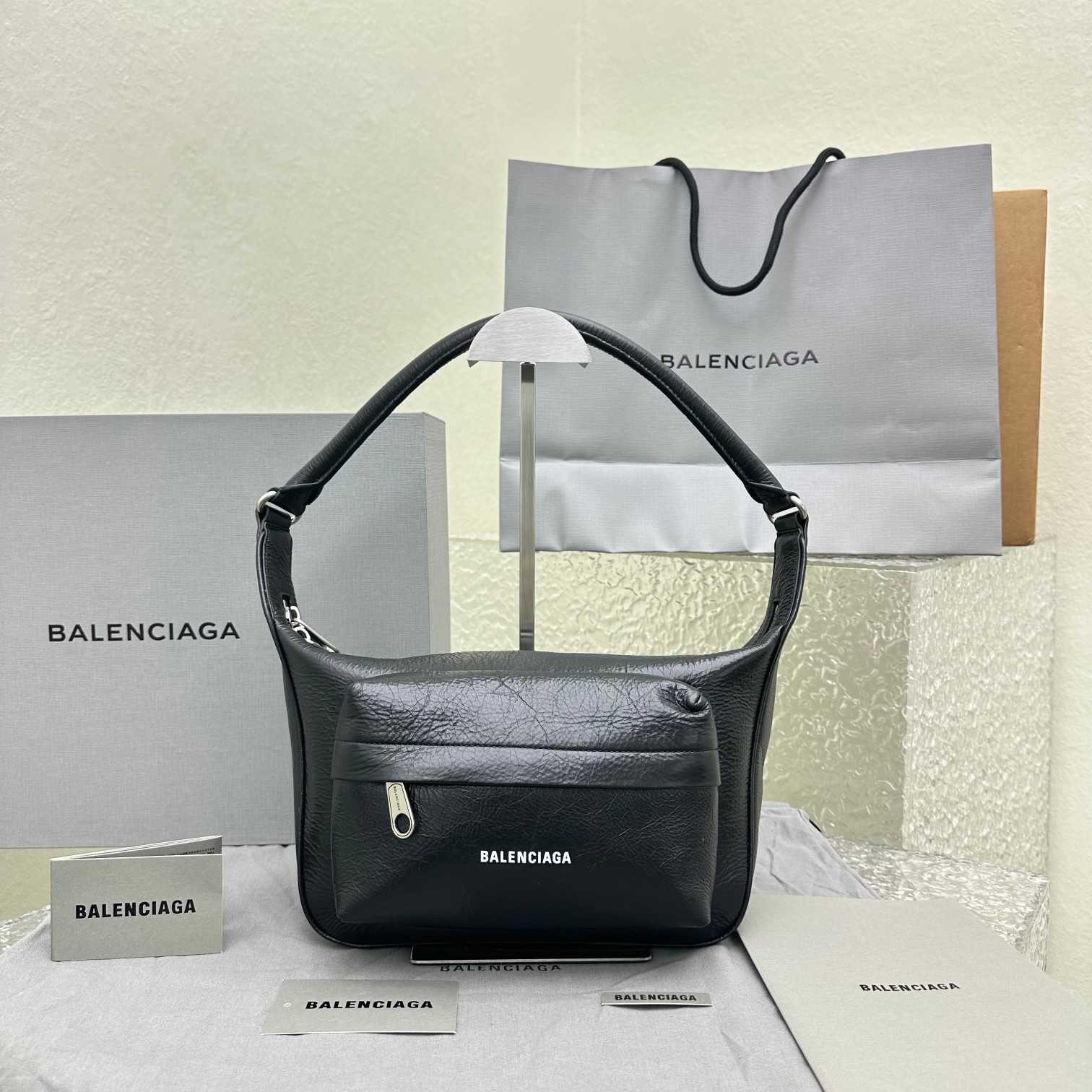 Balenciaga Raver Medium Bag With Handle In Black - EUR FASHION