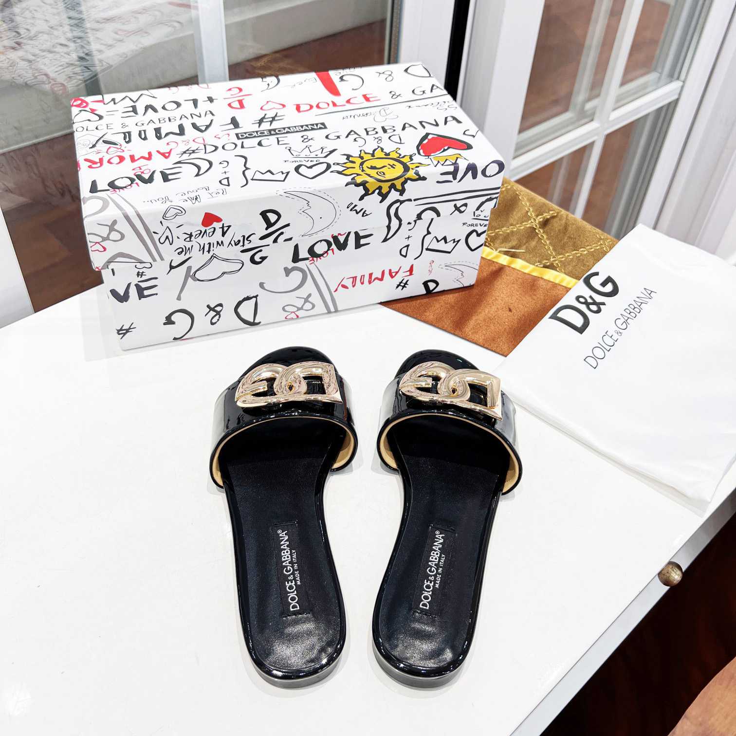 Dolce & Gabbana Polished Calfskin Sliders With DG Logo - EUR FASHION