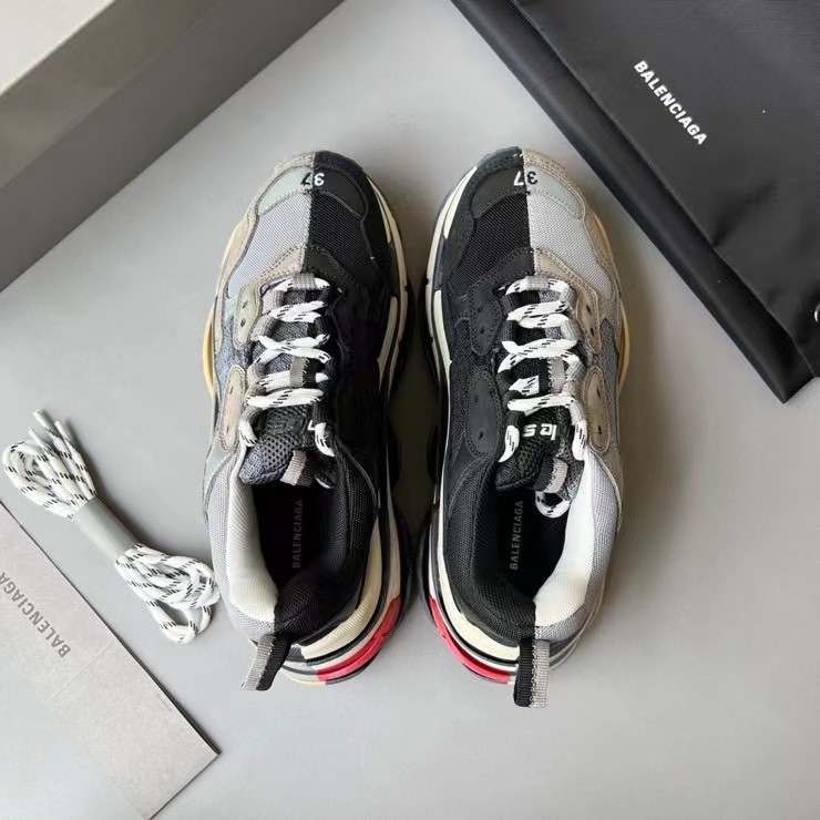 Balenciaga Triple S Sneaker  - EUR FASHION