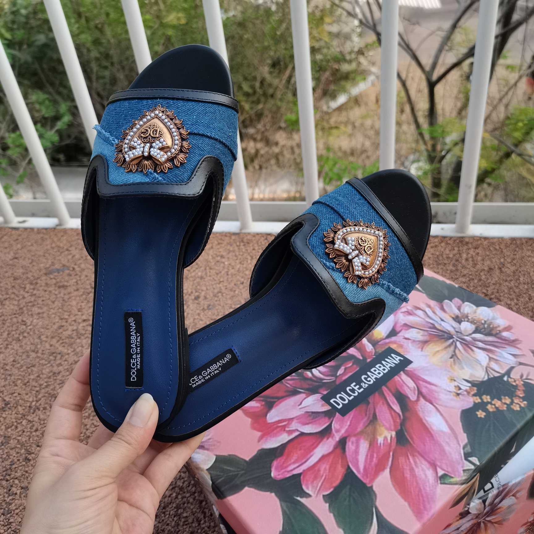 Dolce & Gabbana Slip-on Flat Sandals - EUR FASHION