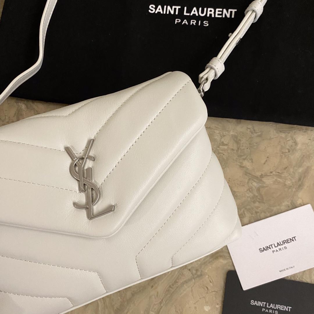 Saint Laurent Loulou Shoulder Bag (20x7x15cm) - EUR FASHION