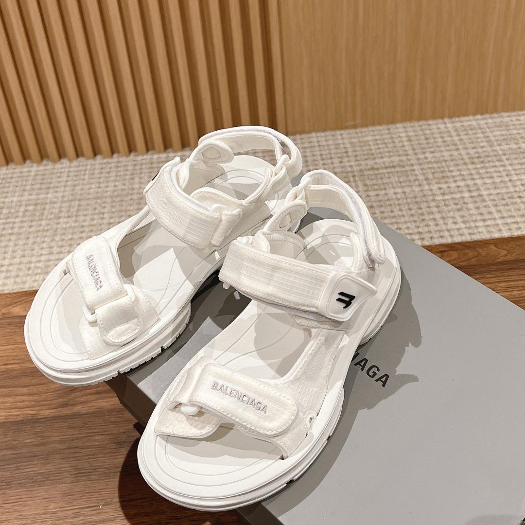 Balenciaga Women's Tourist Sandal In White - EUR FASHION