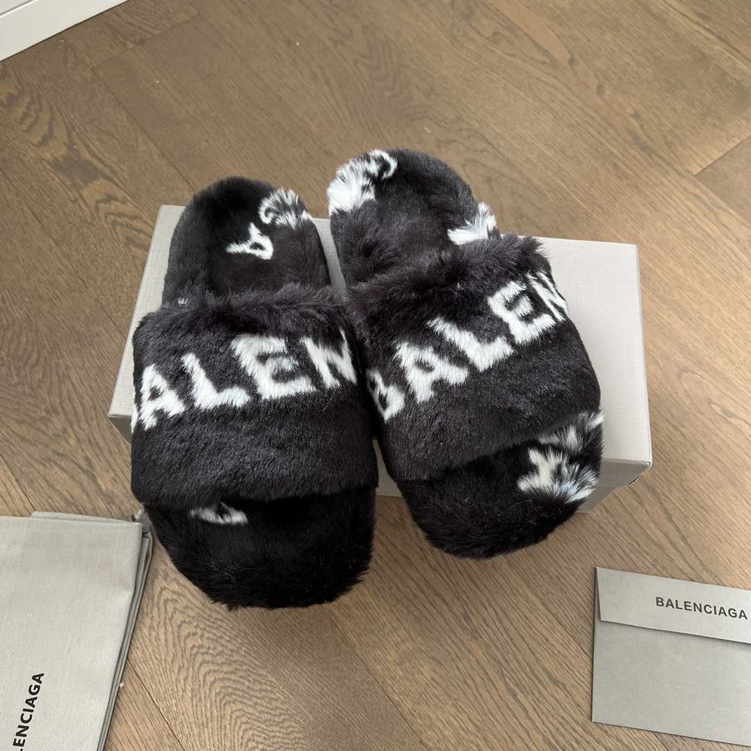 Balenciaga Faux fur Logo Slippers - EUR FASHION