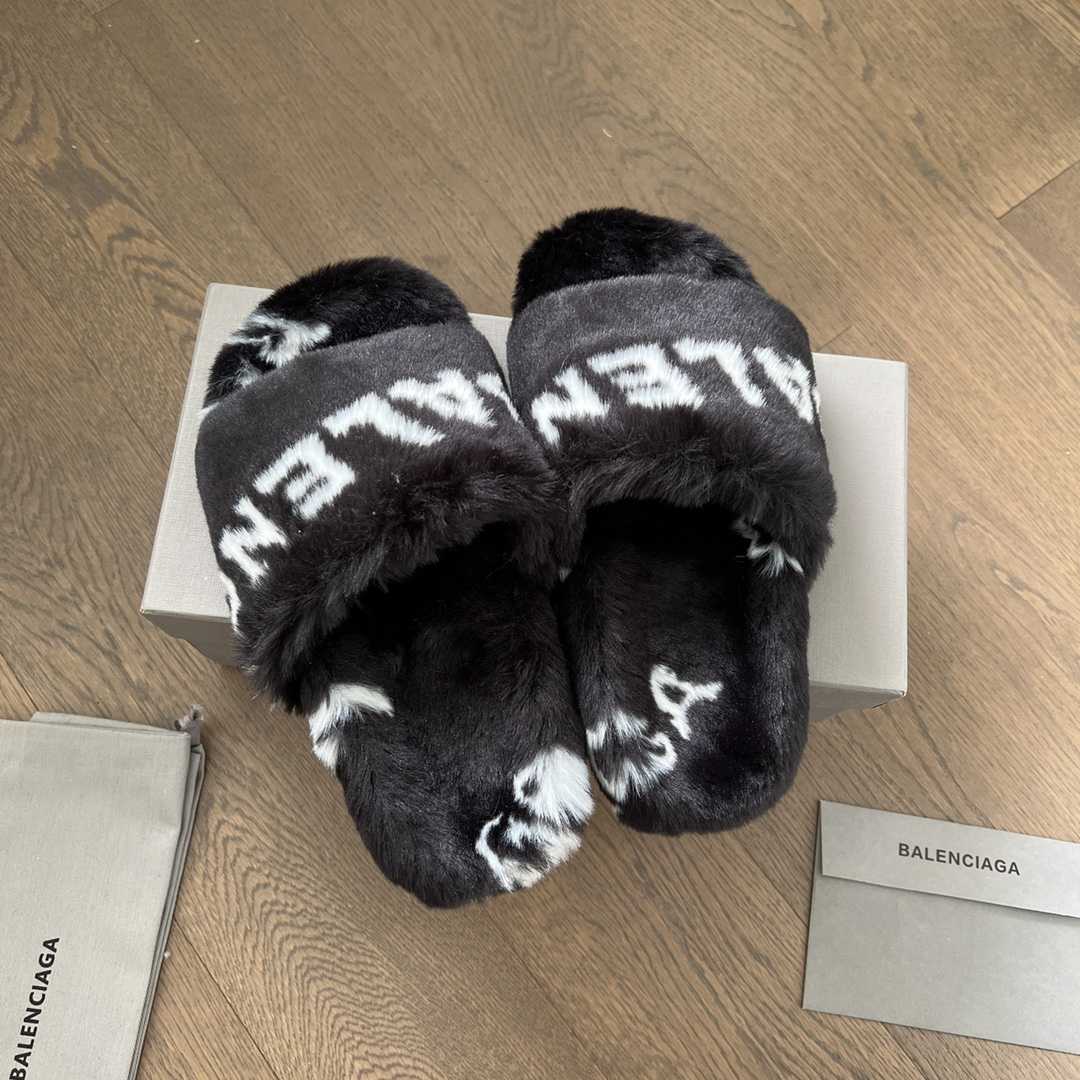 Balenciaga Faux fur Logo Slippers - EUR FASHION