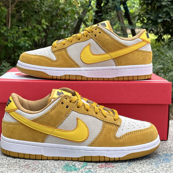 Nike Dunk Low WMNS “Gold Suede” Sneaker       DV7411-200 - EUR FASHION