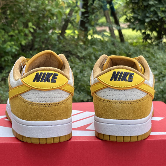 Nike Dunk Low WMNS “Gold Suede” Sneaker       DV7411-200 - EUR FASHION