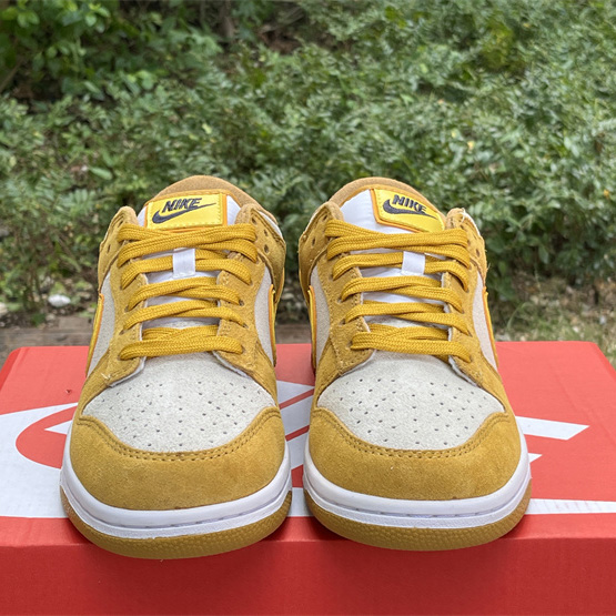 Nike Dunk Low WMNS “Gold Suede” Sneaker       DV7411-200 - EUR FASHION