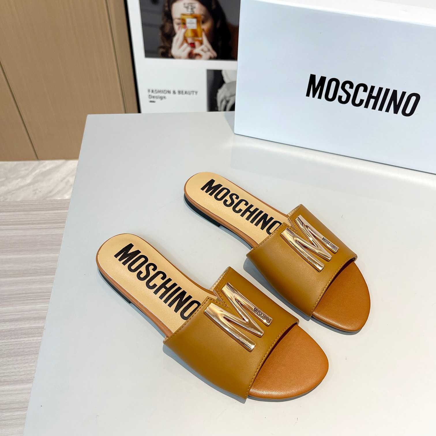 Moschino M Plaque Sandals - EUR FASHION