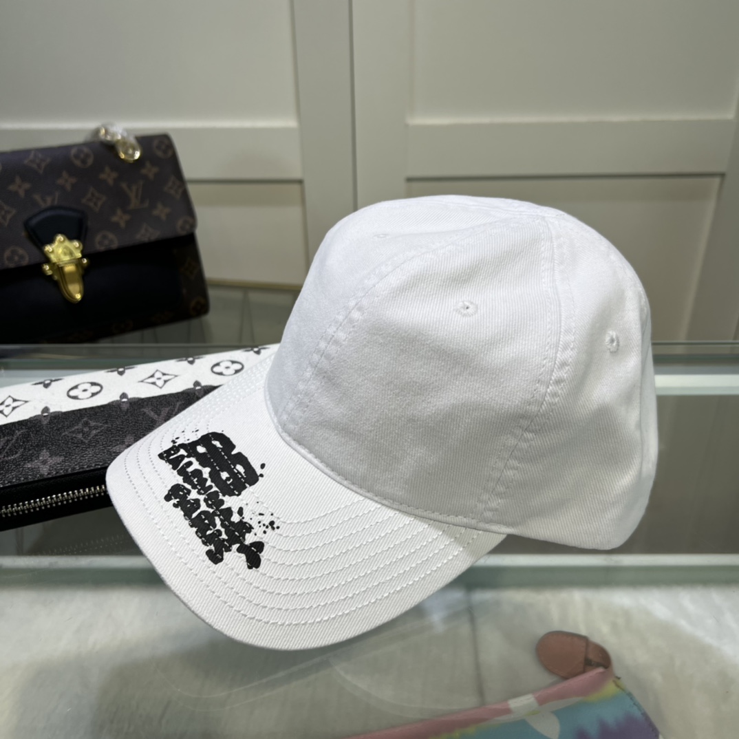 Balenciaga Hand Drawn BB Icon Cap In White - EUR FASHION