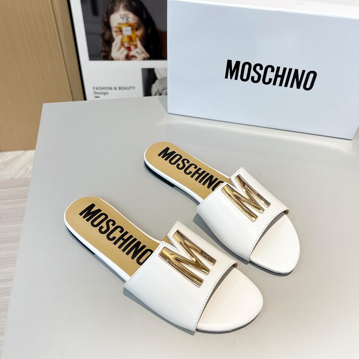 Moschino M Plaque Sandals - EUR FASHION