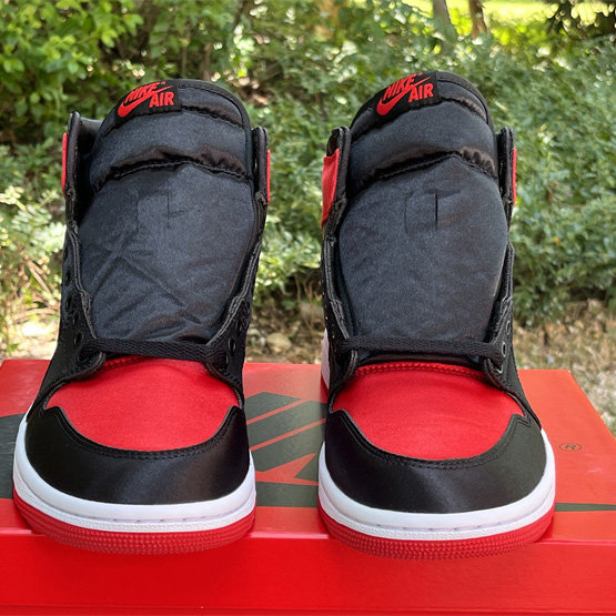 Air Jordan 1 High OG WMNS “Satin Bred” Sneaker     FD4810-061 - EUR FASHION