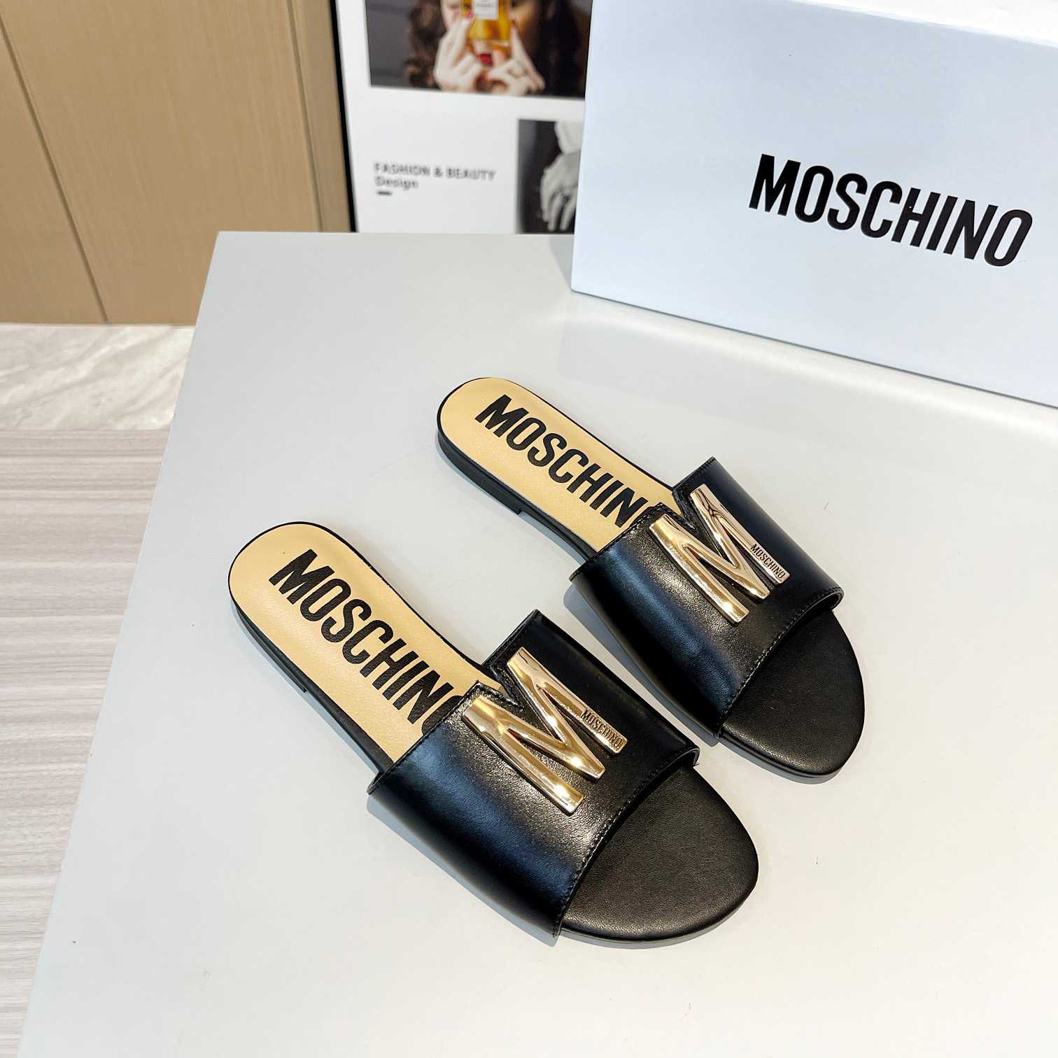 Moschino M Plaque Sandals - EUR FASHION