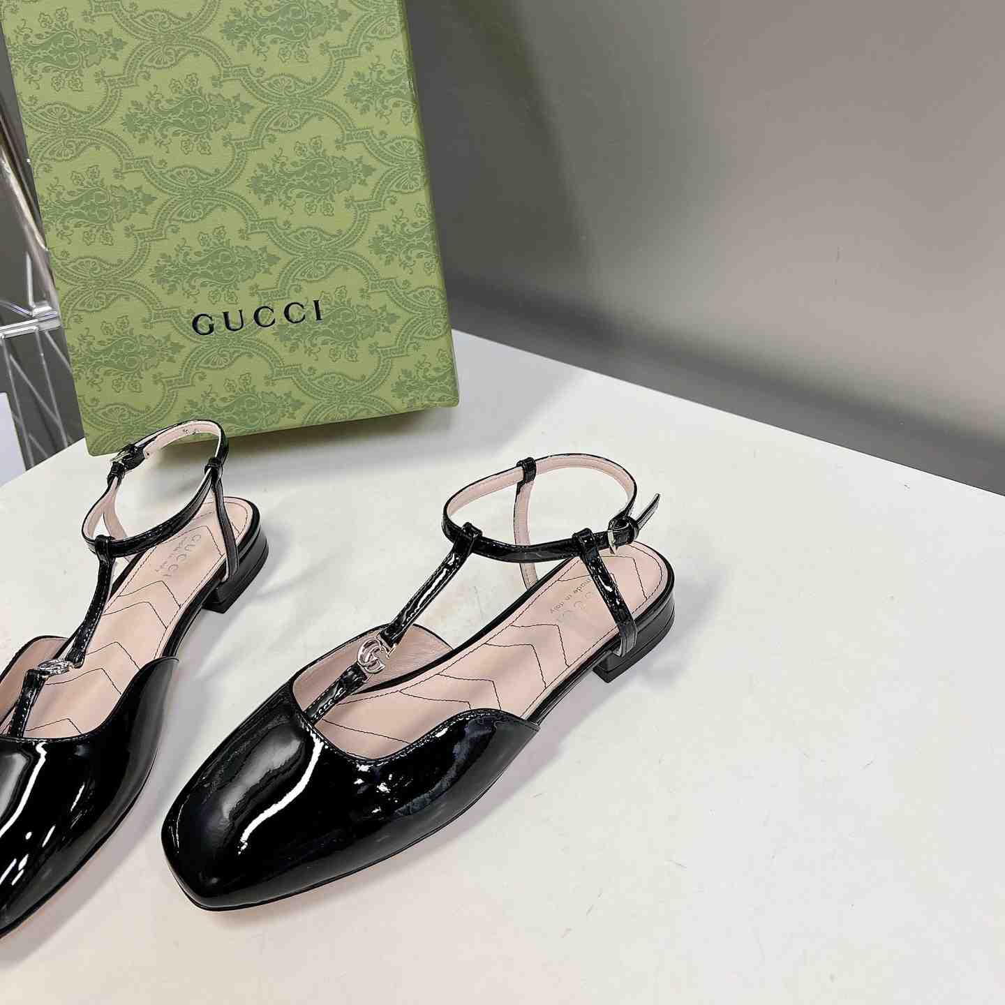 Gucci Women's Double G Ballet Flat - EUR FASHION