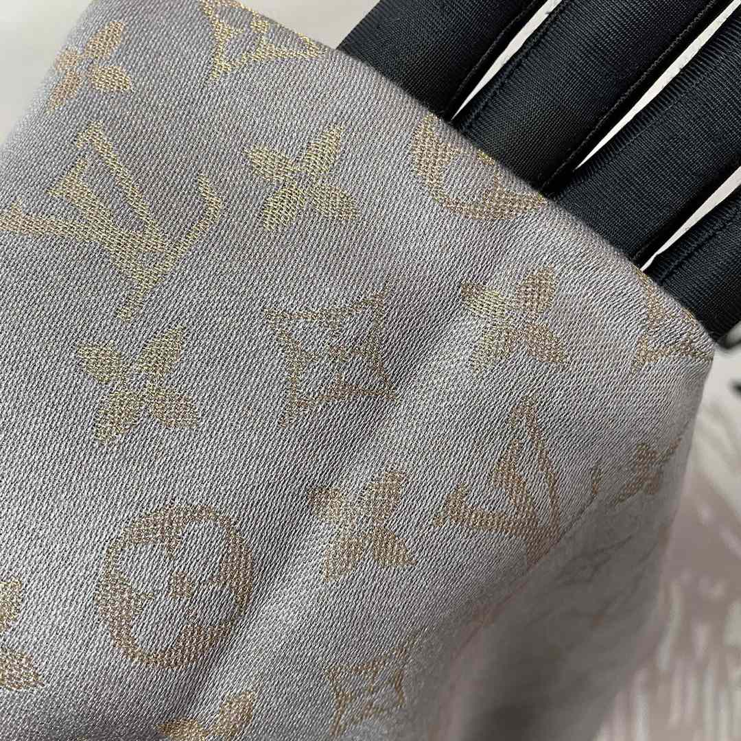 Louis Vuitton Silk Scarf Monogram Shine - EUR FASHION