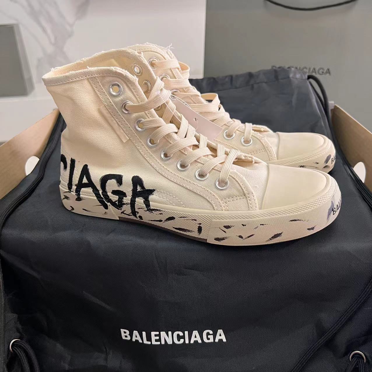 Balenciaga Paris High Top Graffiti Sneaker In White  - EUR FASHION