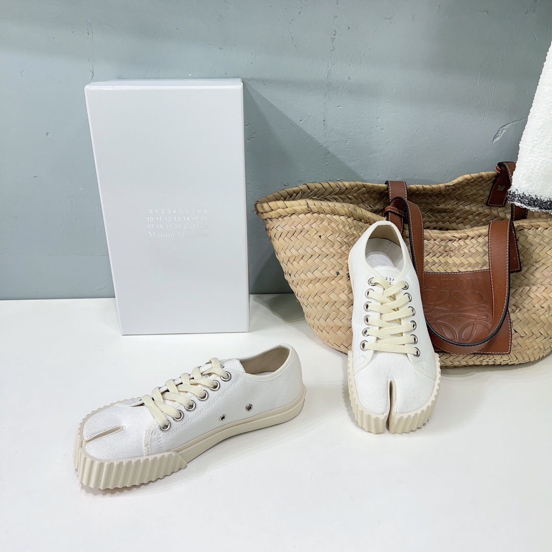 Maison Margiela Tabi Leather Sneakers - EUR FASHION