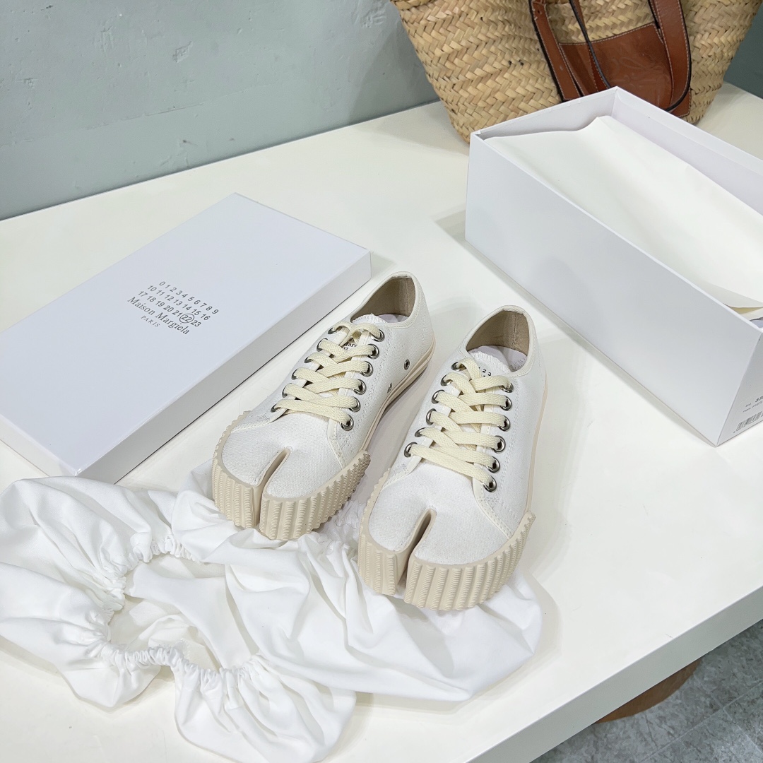 Maison Margiela Tabi Leather Sneakers - EUR FASHION