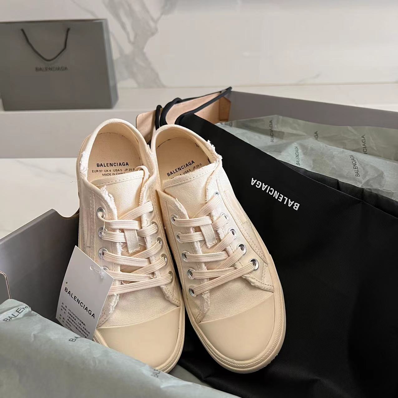 Balenciaga Paris Low Top Sneaker In White  - EUR FASHION