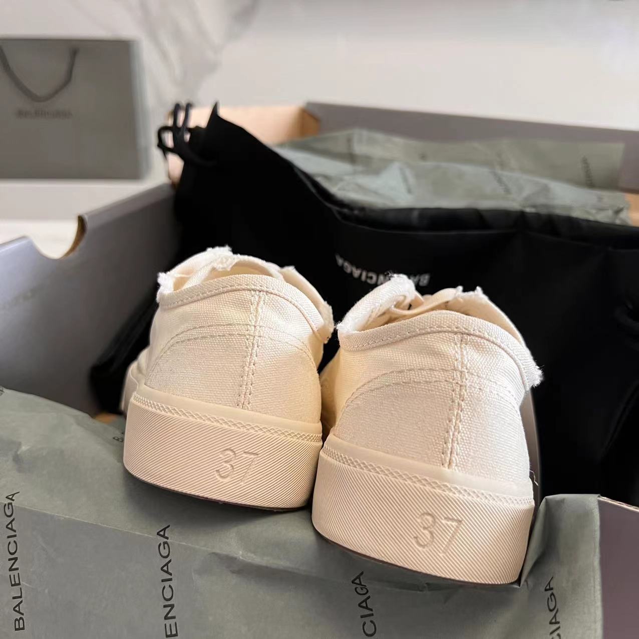 Balenciaga Paris Low Top Sneaker In White  - EUR FASHION