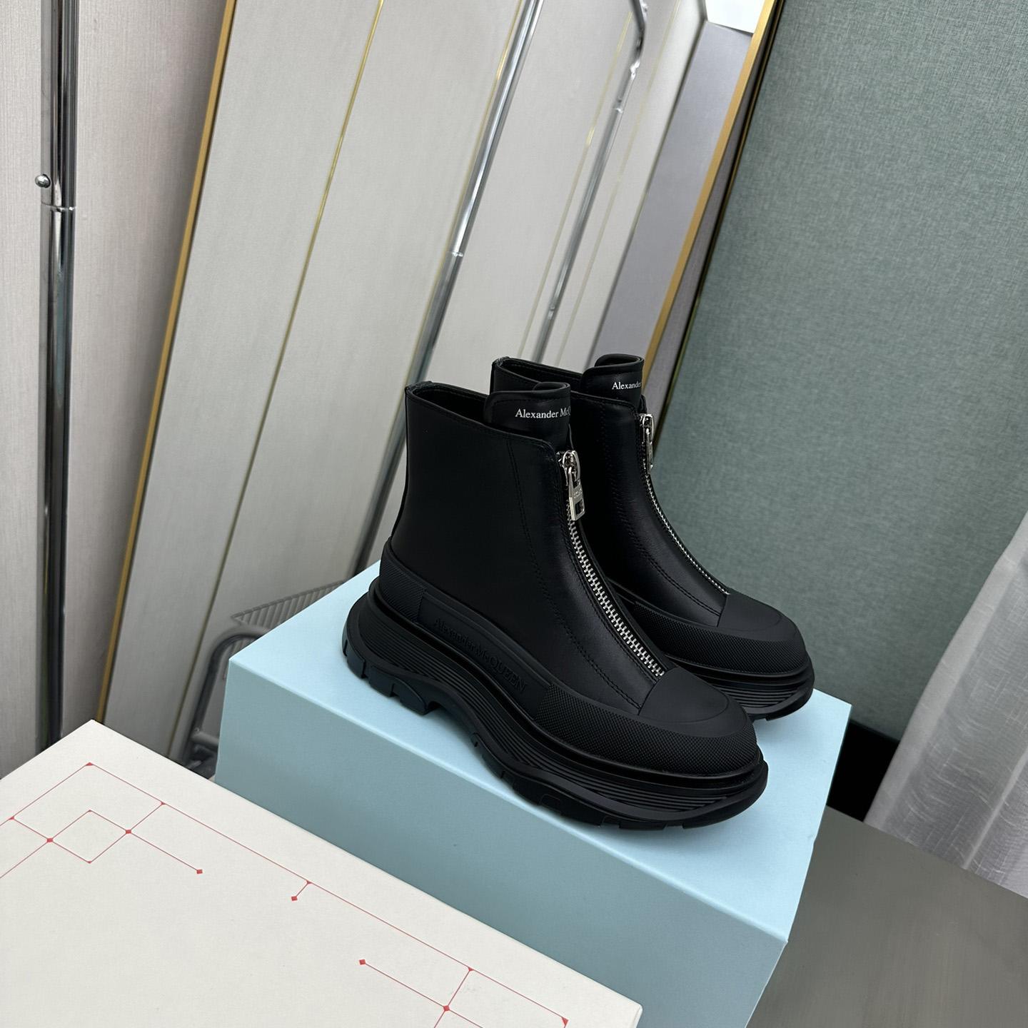 Alexander Mqueen Tread Slick Zip Boot In Black - EUR FASHION