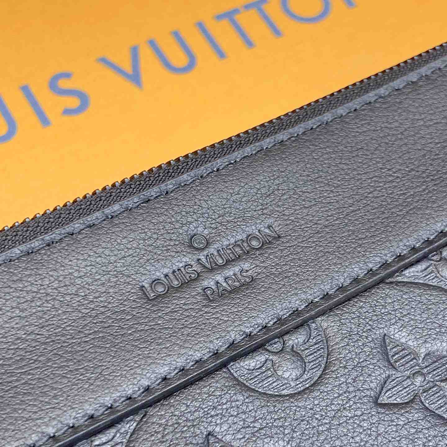 Louis Vuitton Pochette Voyage Souple (32 x 21 x 8cm)  M82545 - EUR FASHION