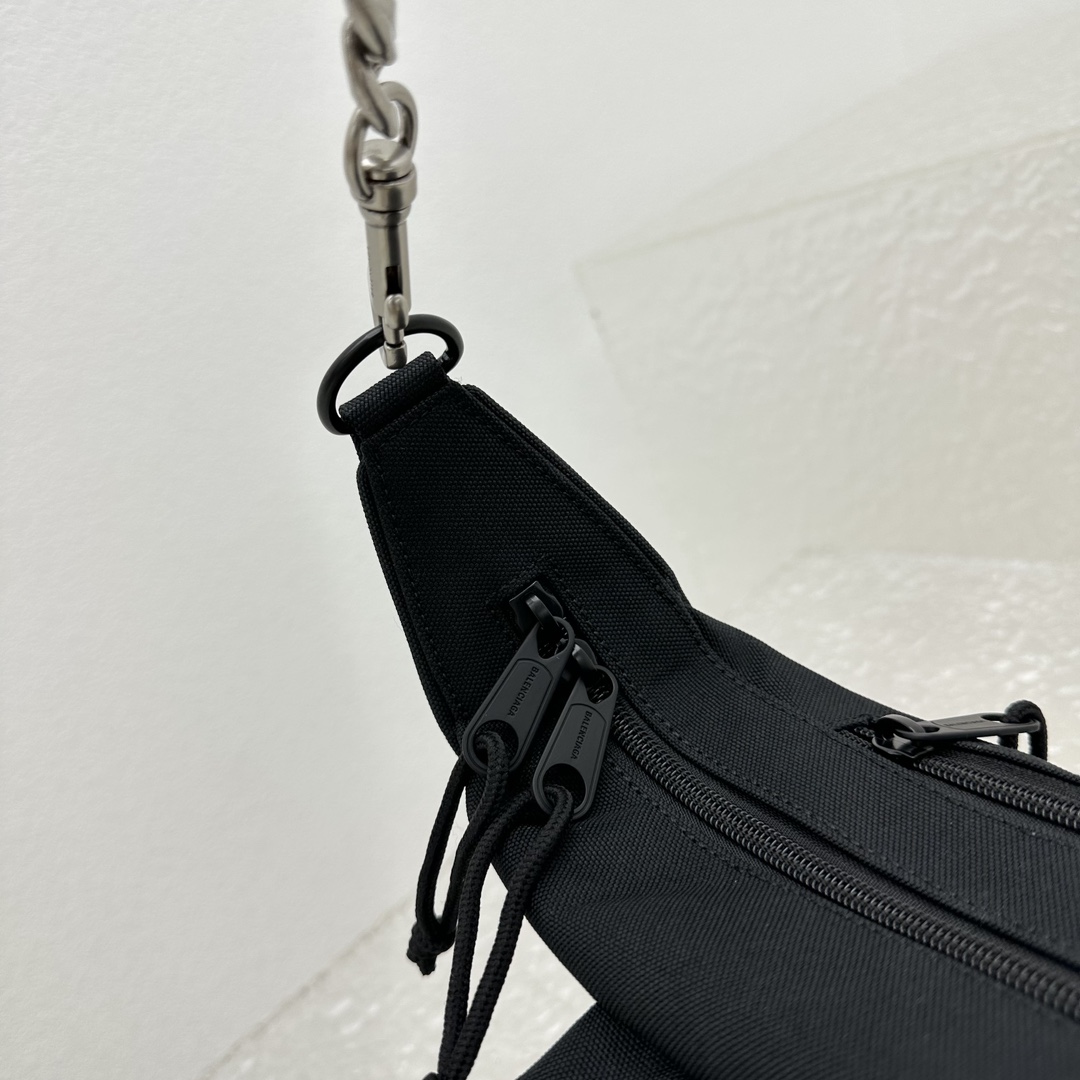 Balenciaga Raver Medium Bag With Chain In Black - EUR FASHION