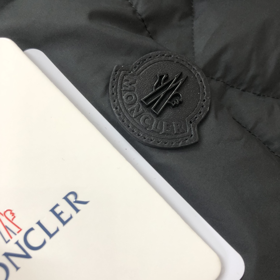 Moncler Besbre Short Down Jacket - EUR FASHION