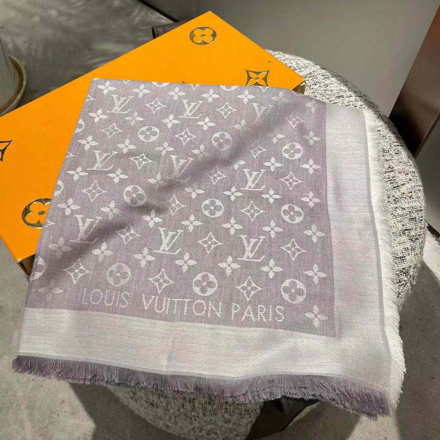 Louis Vuitton Monogram Classic Shawl - EUR FASHION