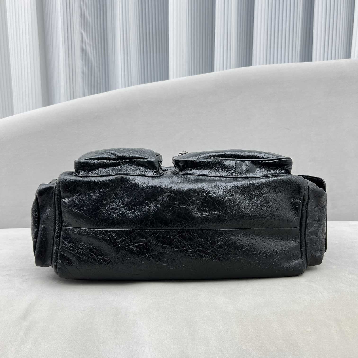 Balenciaga Superbusy Large Sling Bag In Black  - EUR FASHION