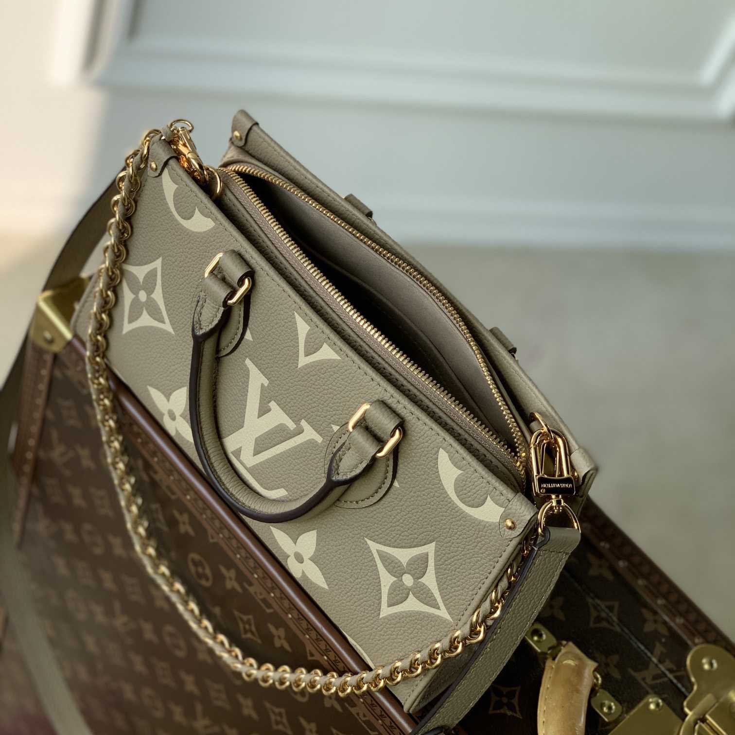 Louis Vuitton OnTheGo East West  (25-13-10 cm) M23641 - EUR FASHION