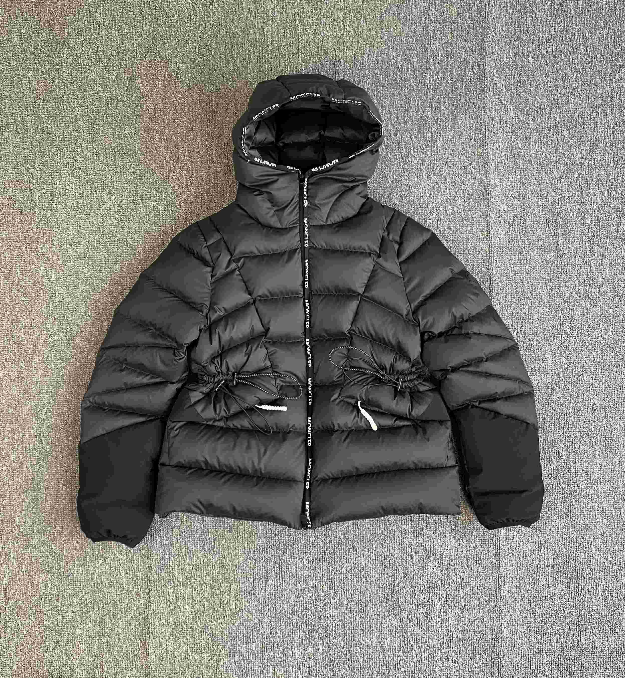 Moncler Sittang Short Down Jacket - EUR FASHION