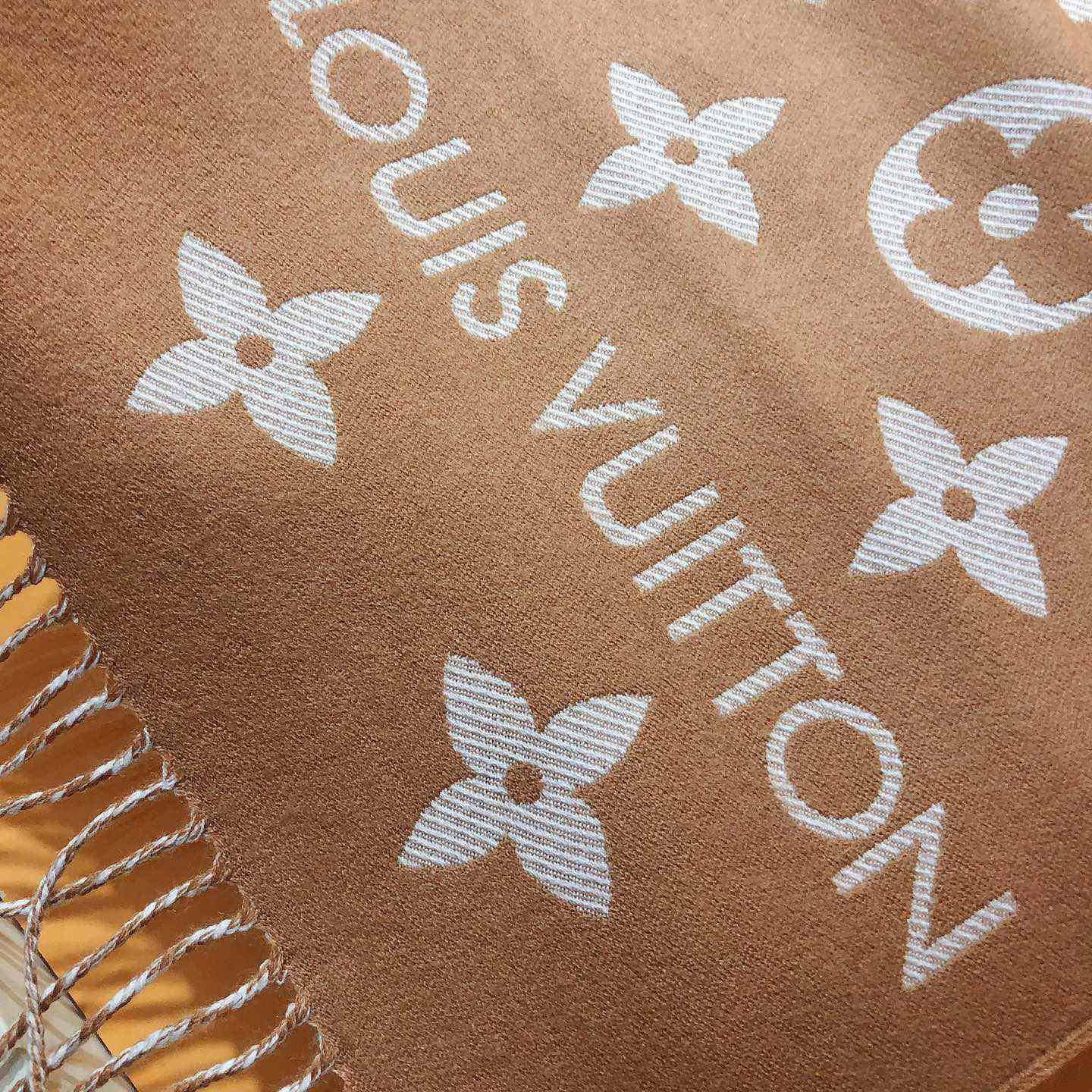 Louis Vuitton LV Essential Scarf - EUR FASHION