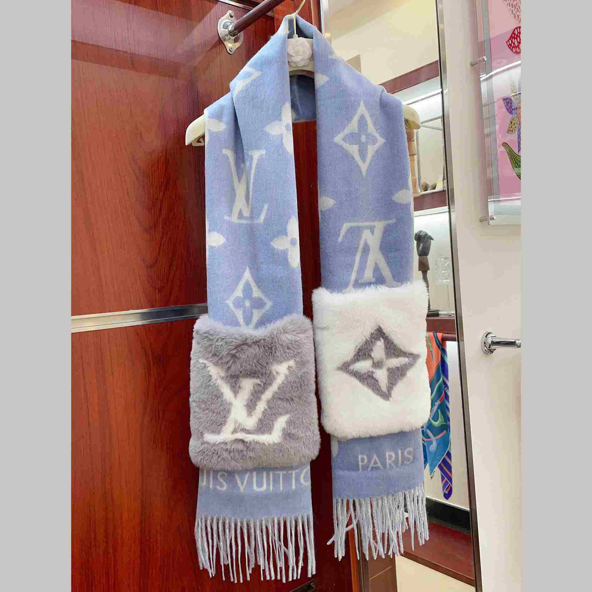 Louis Vuitton Cold Reykjavik Scarf - EUR FASHION