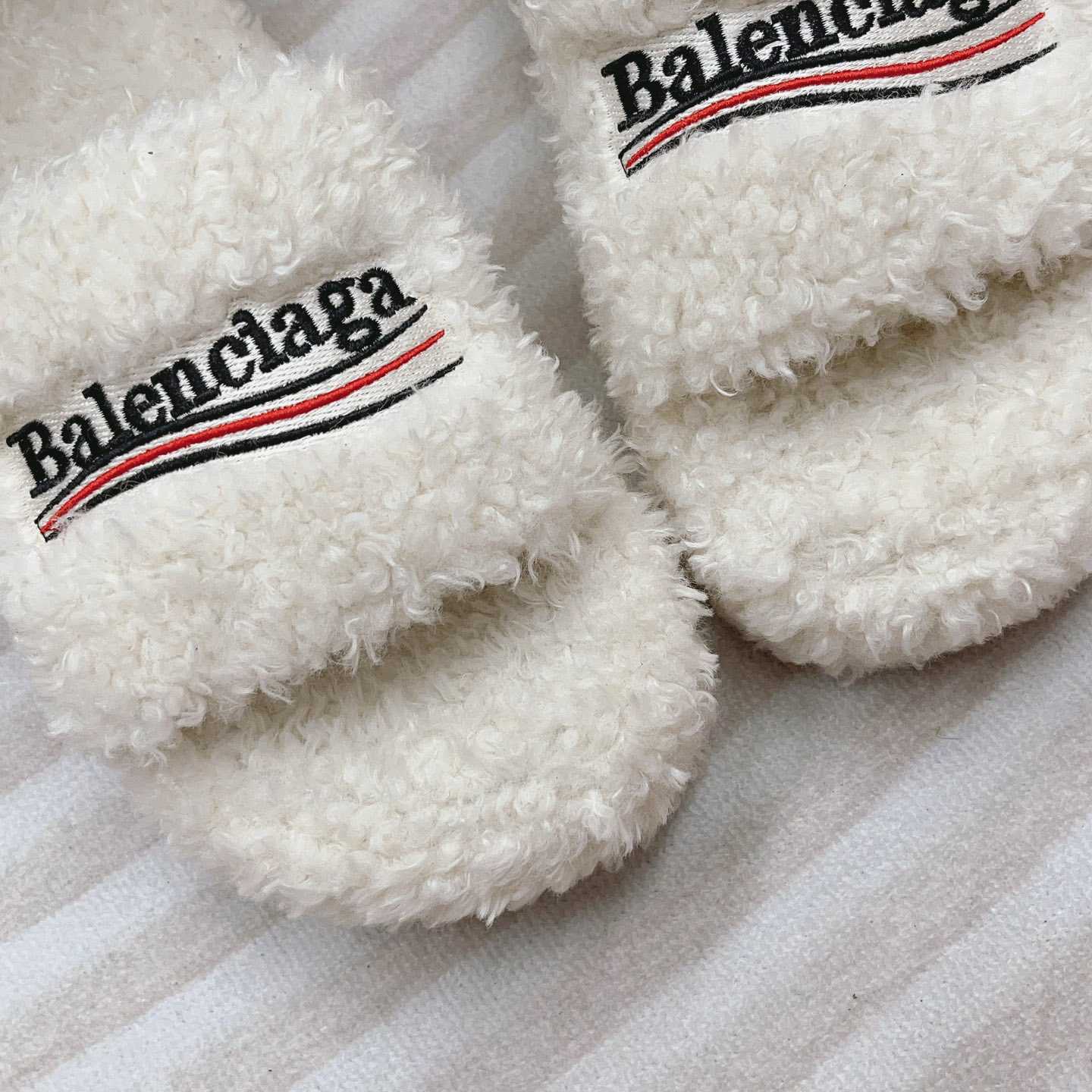 Balenciaga Furry Platform Sandal In White - EUR FASHION