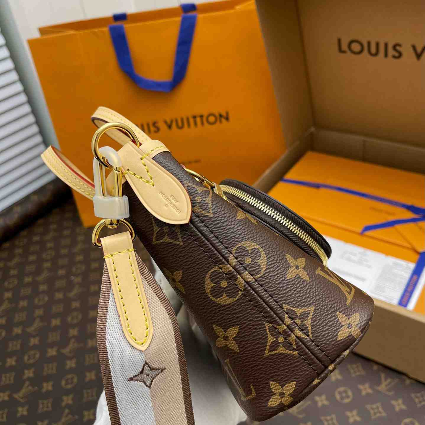 Louis Vuitton Neverfull BB   M46705 - EUR FASHION