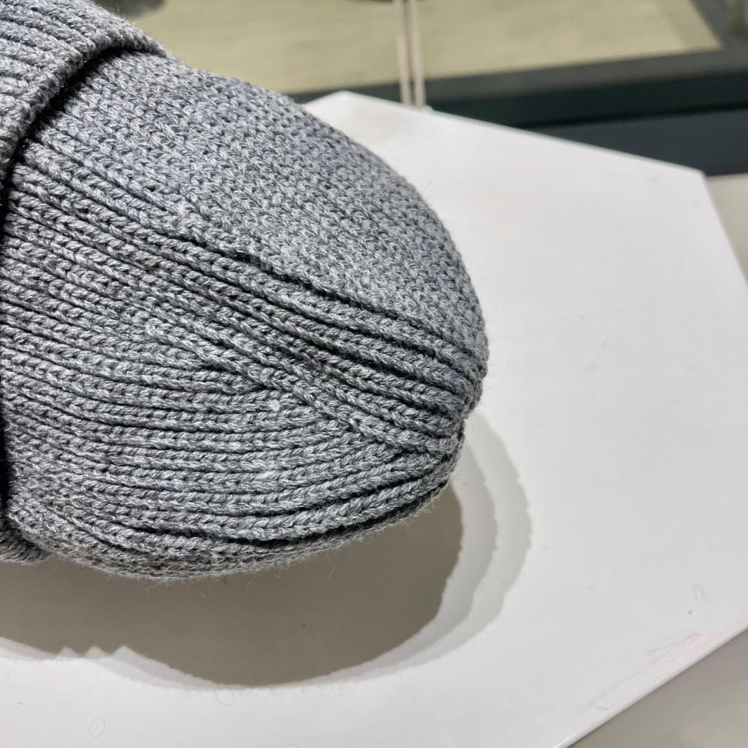 Prada Wool And Cashmere Beanie - EUR FASHION