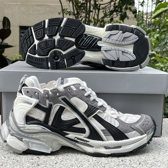 Balenciaga Runner Sneaker  - EUR FASHION