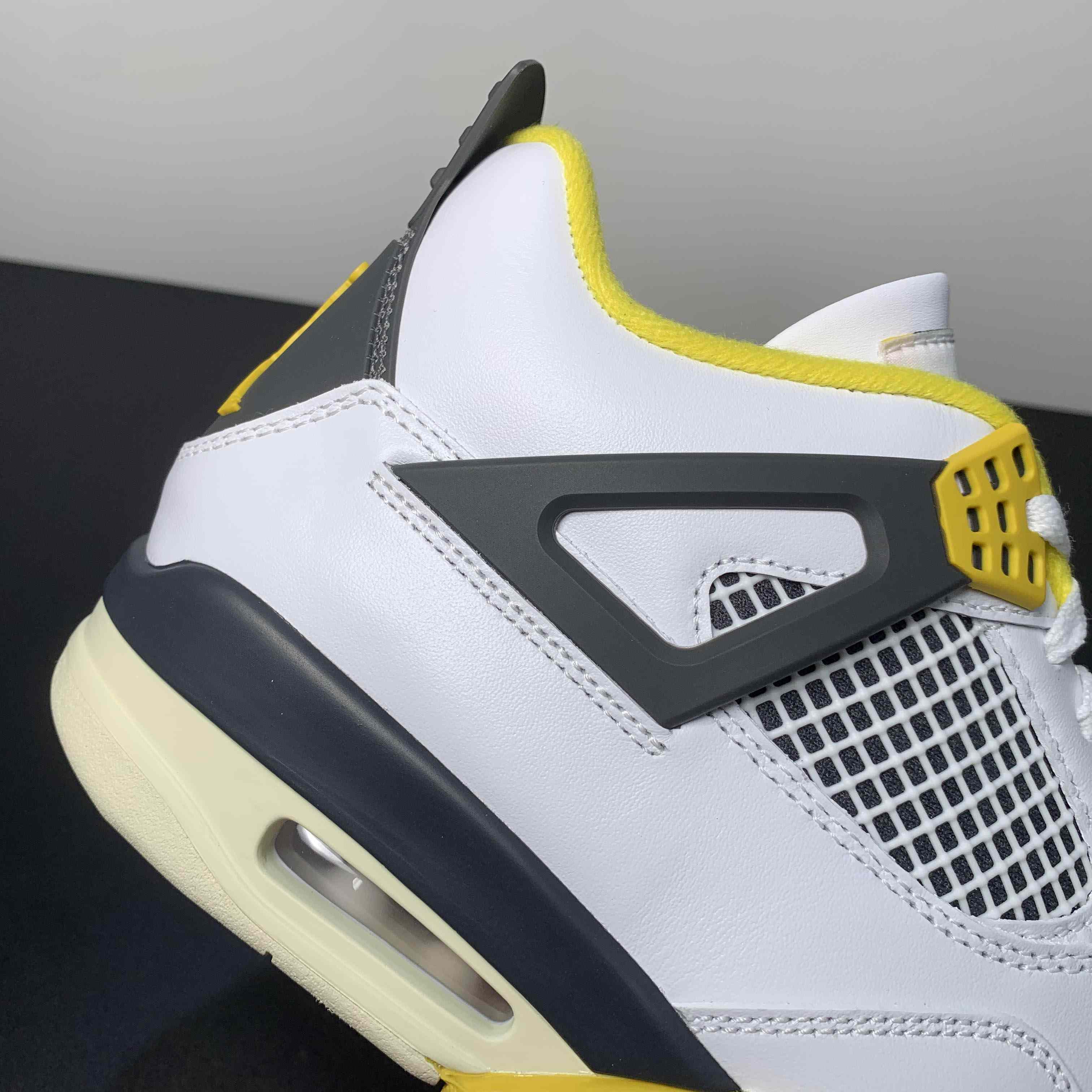 Air Jordan 4 WNNS 